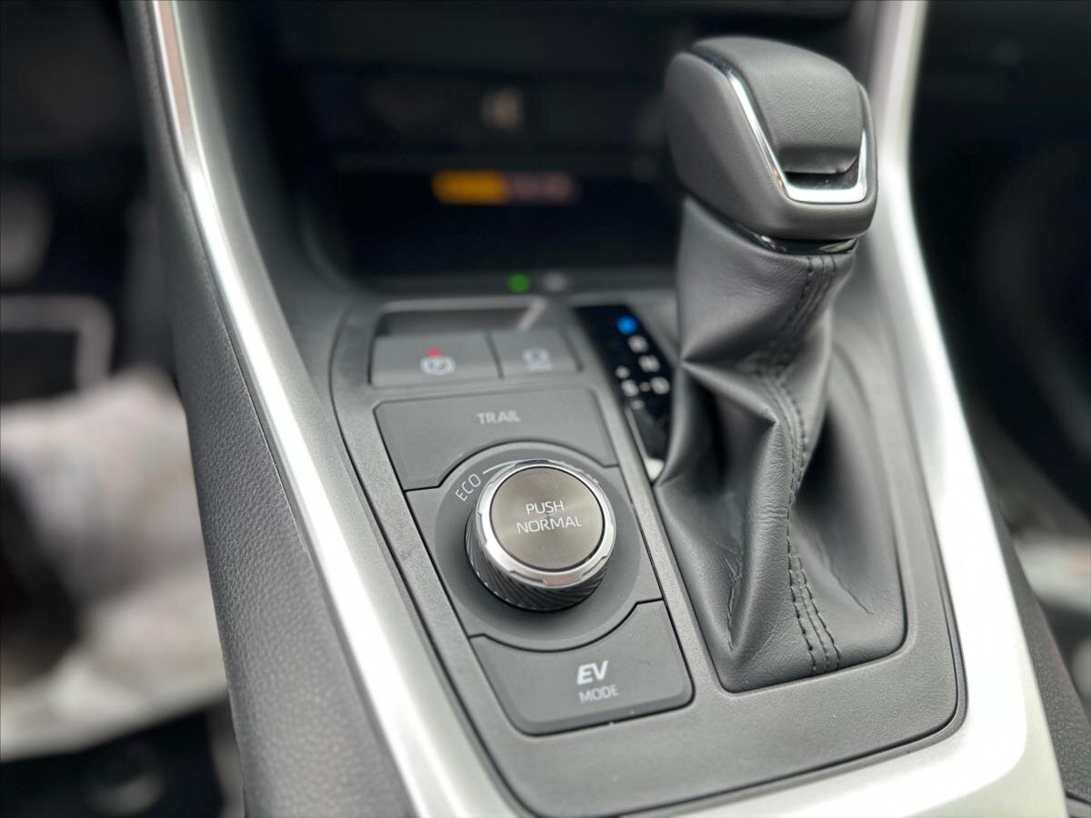 Toyota RAV4 SUV / Terénní 2,5 l 131 kw