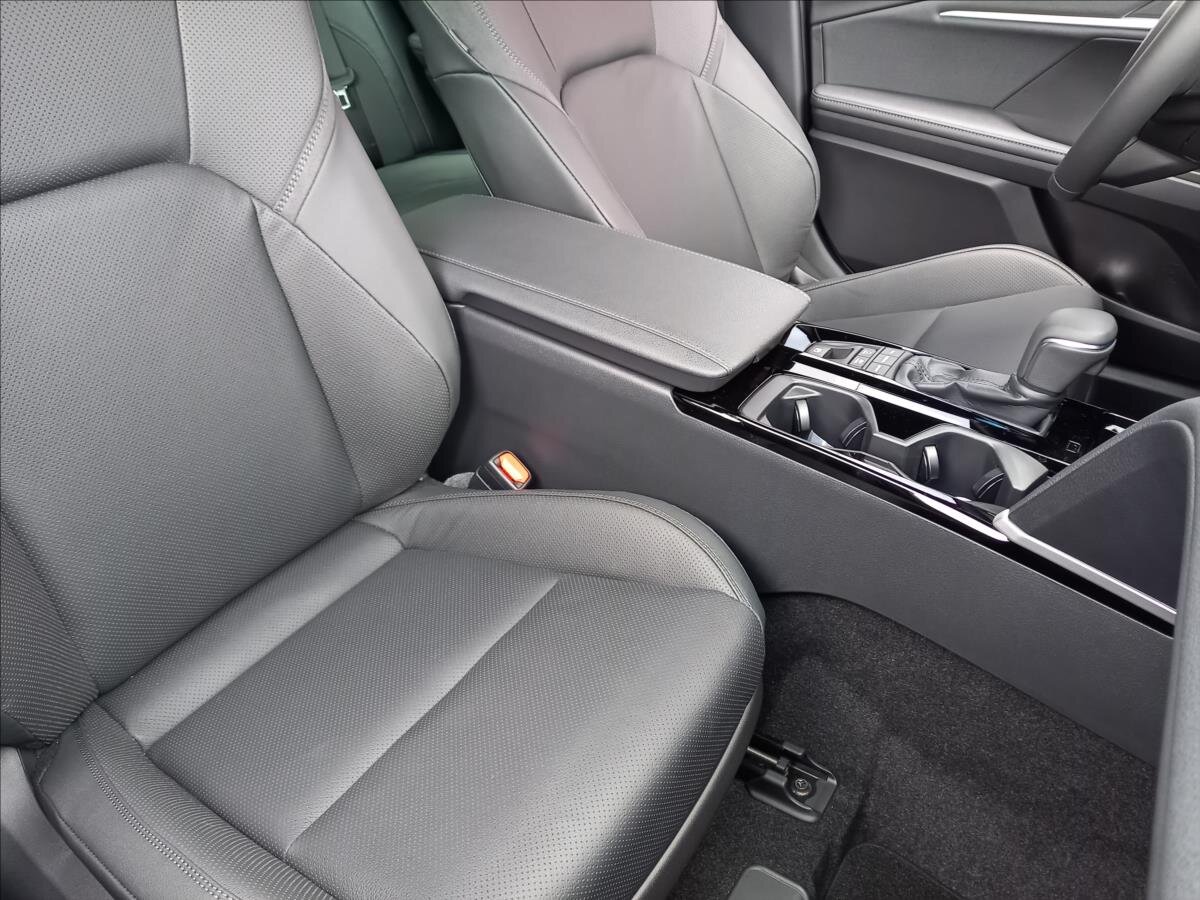 Toyota Camry Sedan / Limuzína 2,5 l 169 kw