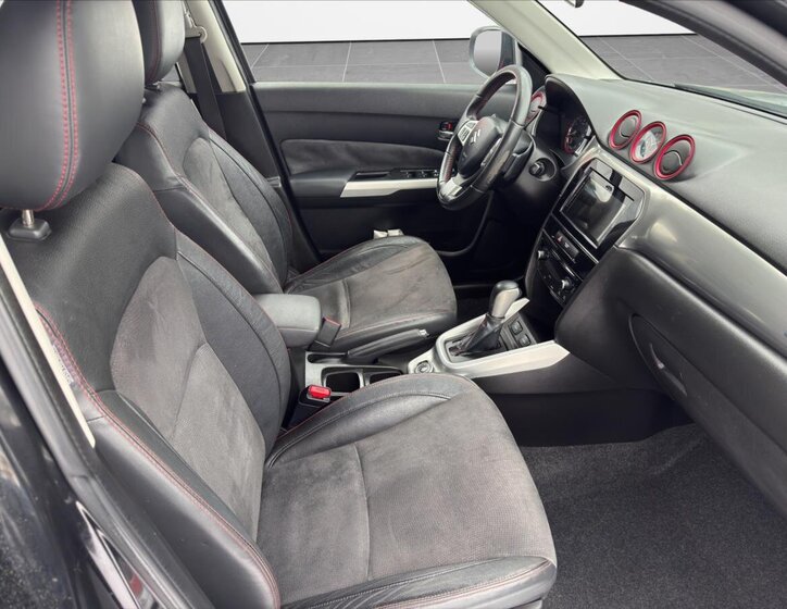 Suzuki Vitara SUV / Terénní 1,4 l 103 kw