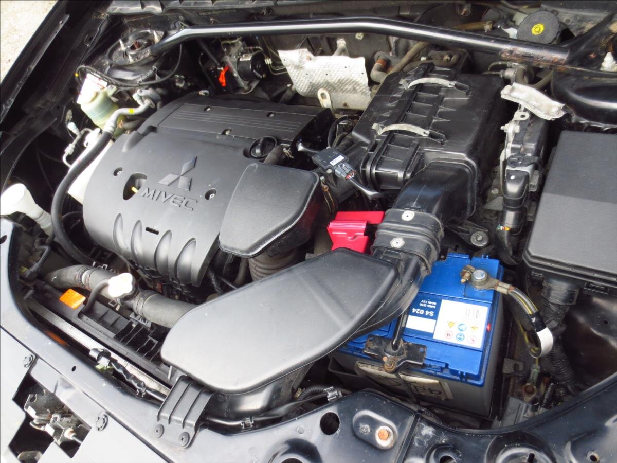 Mitsubishi Outlander SUV / Terénní 2,4 l 125 kw