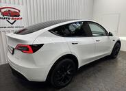 Tesla Model Y 8
