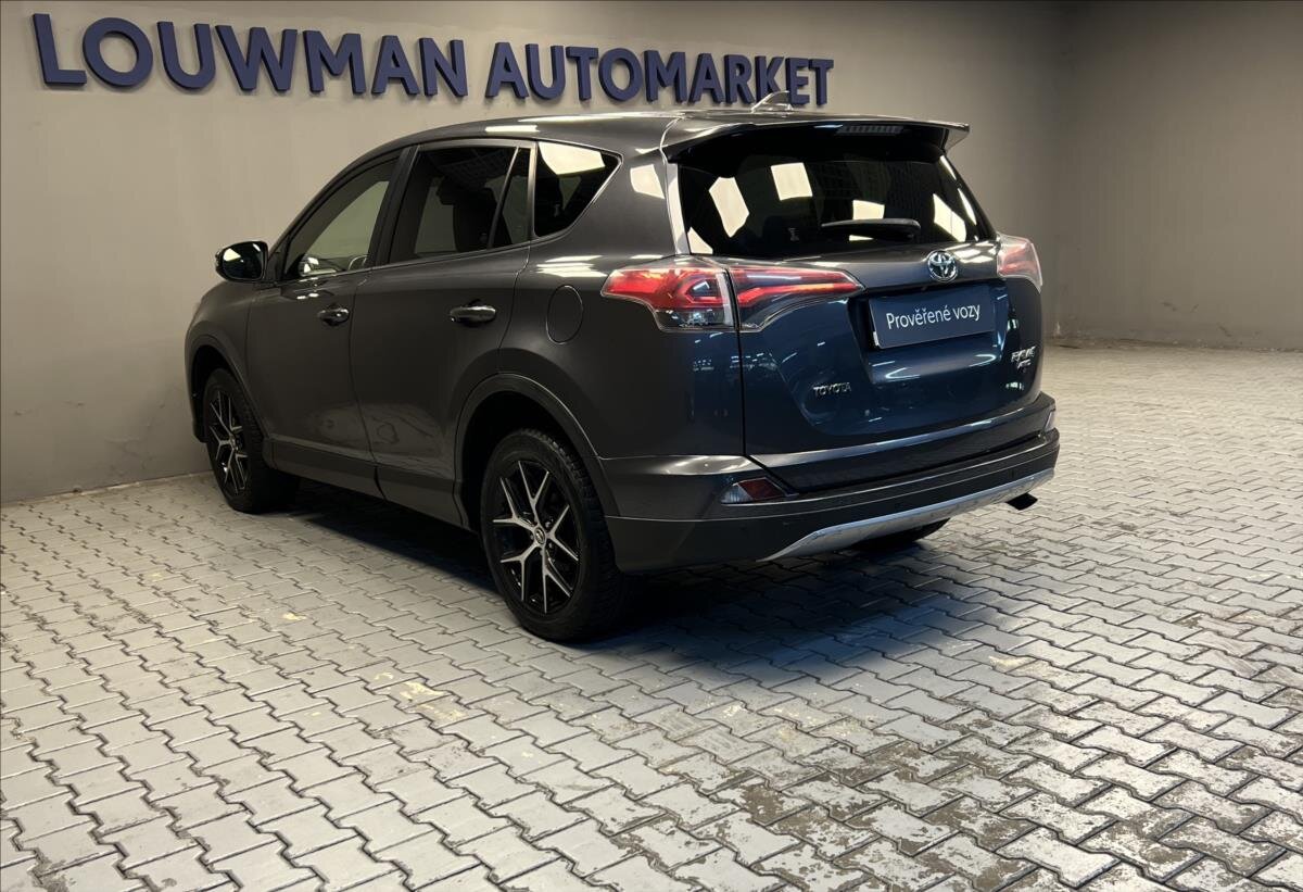 Toyota RAV4 SUV 2,0 l 112 kw