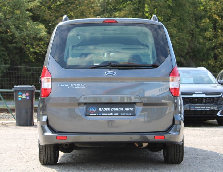 Ford Tourneo Courier 6