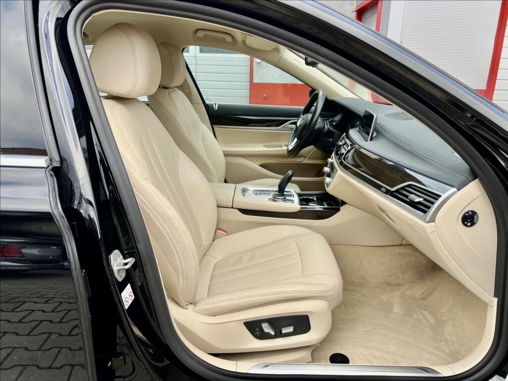 BMW Řada 7 Ostatní 3,0 l 210 kw