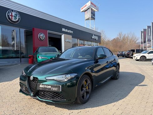 Alfa Romeo Giulia Sedan / Limuzína 2,0 l 206 kw