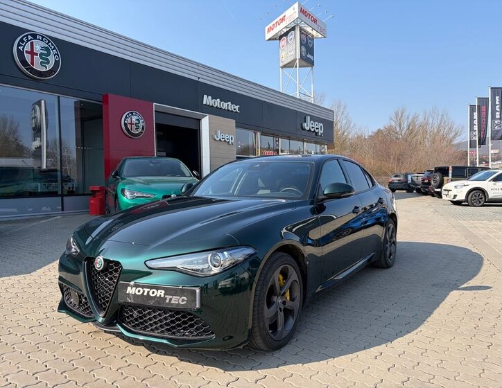 Alfa Romeo Giulia Sedan / Limuzína 2,0 l 206 kw