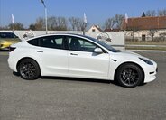 Tesla Model 3 Sedan / Limuzína 0,0 208 kw