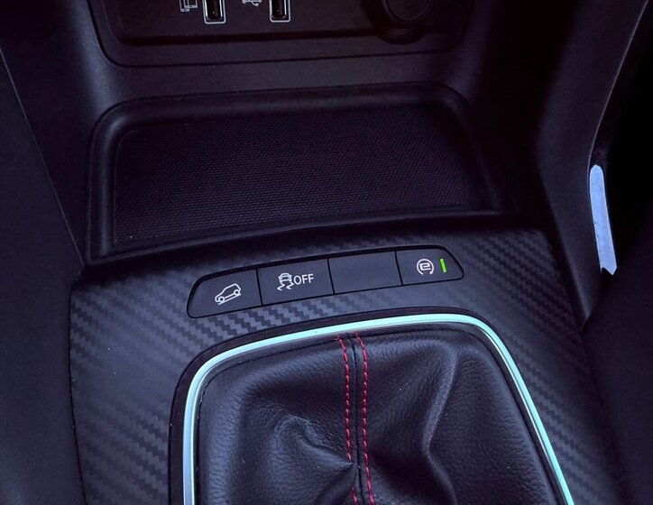 MG ZS SUV / Terénní 1,5 l 78 kw