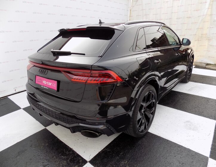 Audi RS Q8 7