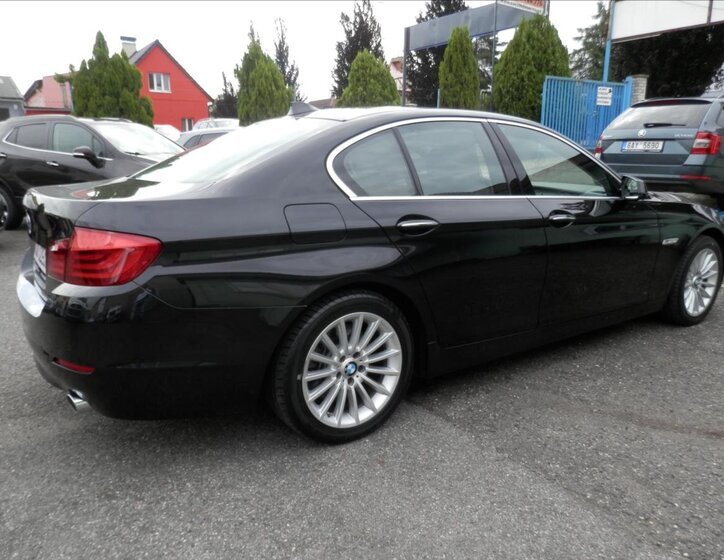 BMW Řada 5 Sedan 3,0 l 230 kw