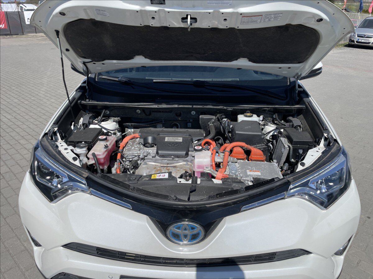 Toyota RAV4 SUV / Terénní 2,5 l 145 kw