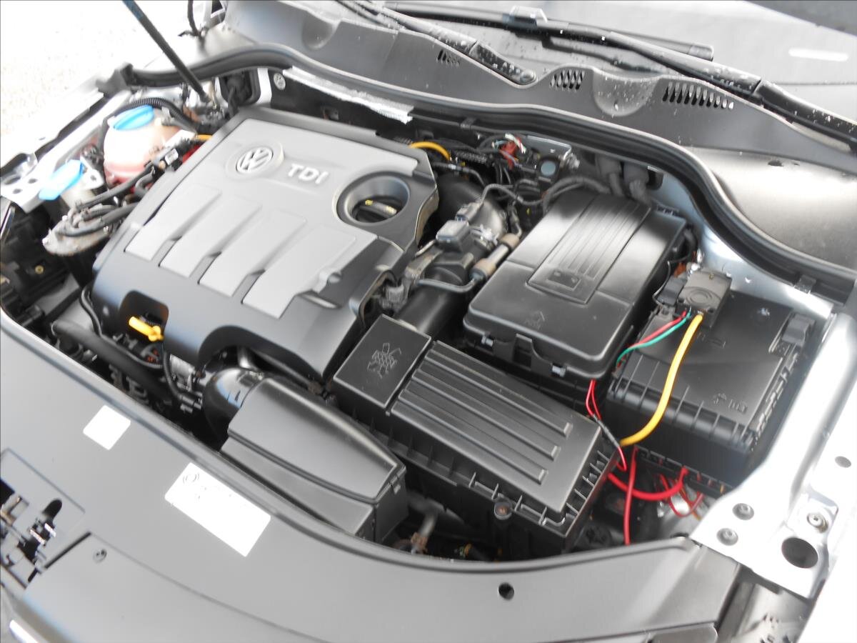 Volkswagen Passat Kombi 1,6 l 77 kw