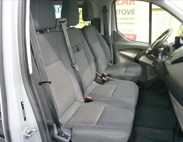 Ford Tourneo Custom 8