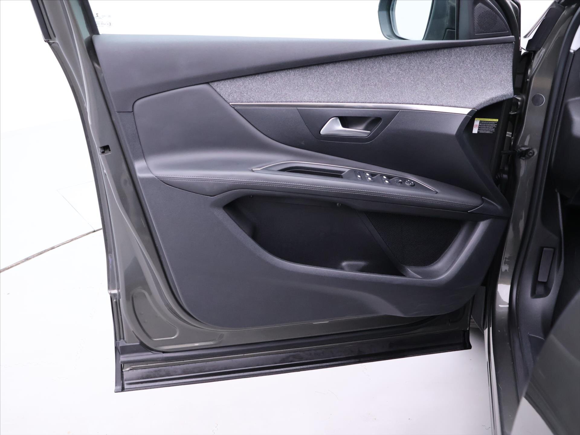 Peugeot 3008 SUV 1,2 l 96 kw