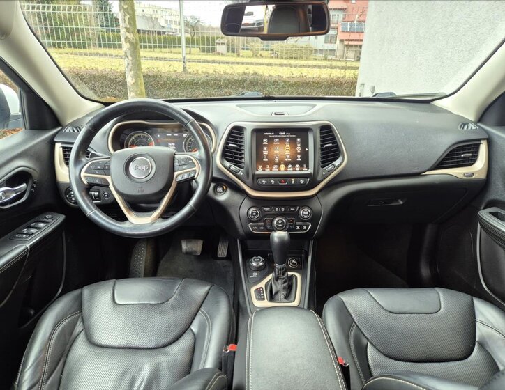 Jeep Cherokee SUV 2,2 l 147 kw