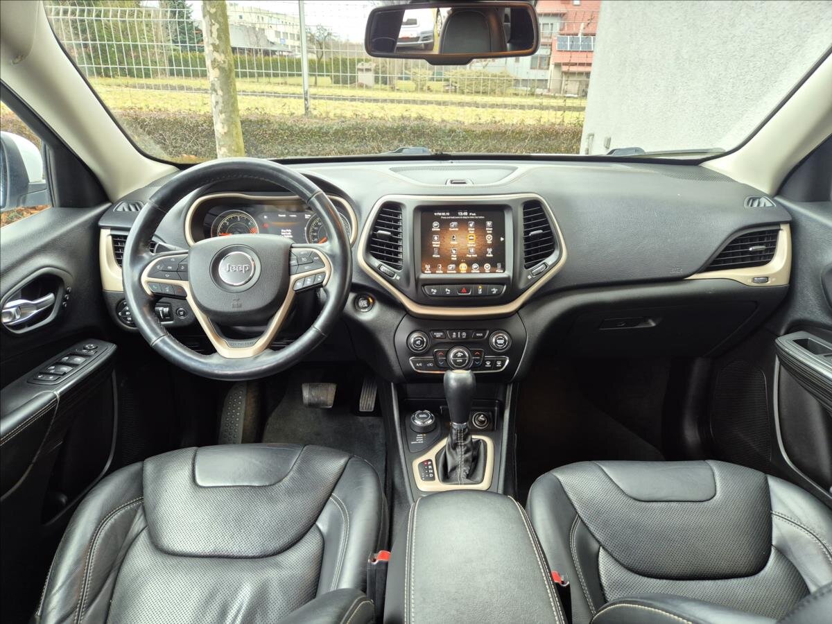 Jeep Cherokee SUV 2,2 l 147 kw