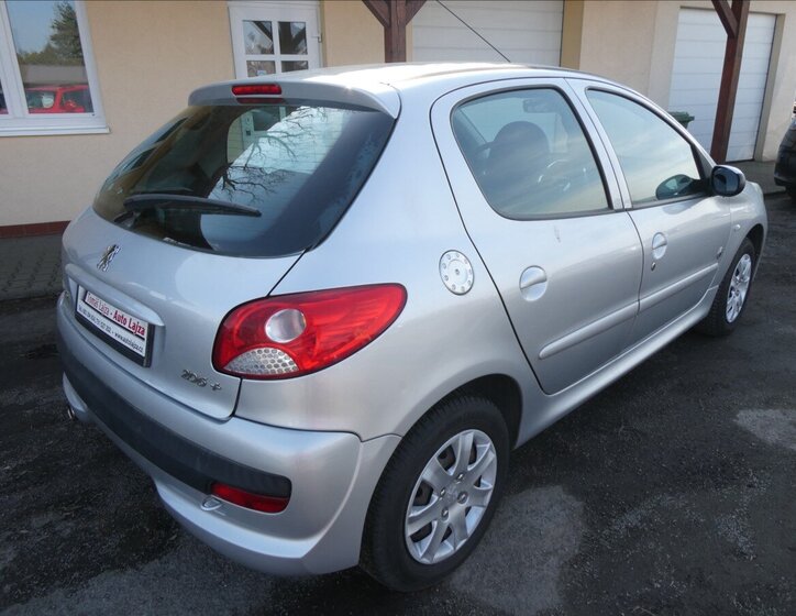 Peugeot 206 Hatchback 1,1 l 44 kw