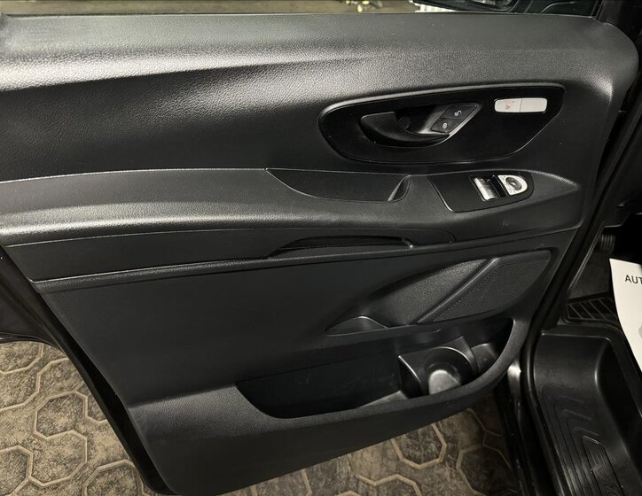 Mercedes-Benz Vito 14