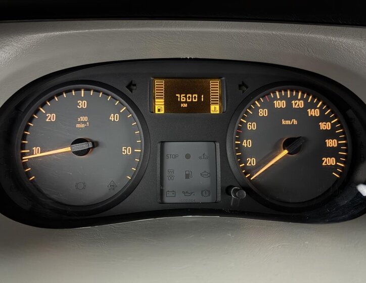 Opel Vivaro Kombi 2,5 l 107 kw