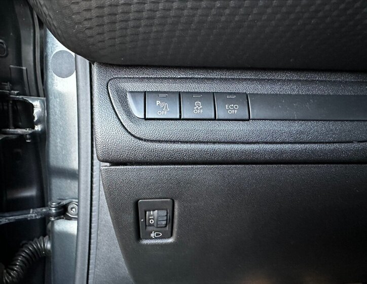 Peugeot 208 Hatchback 1,2 l 81 kw