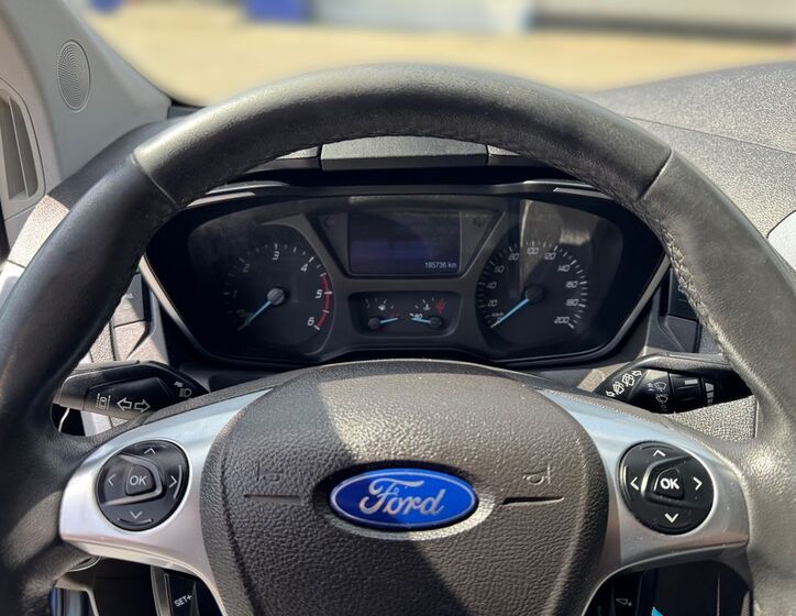 Ford Tourneo Custom 8