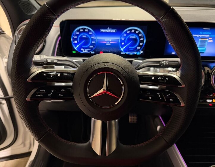 Mercedes-Benz EQB 13