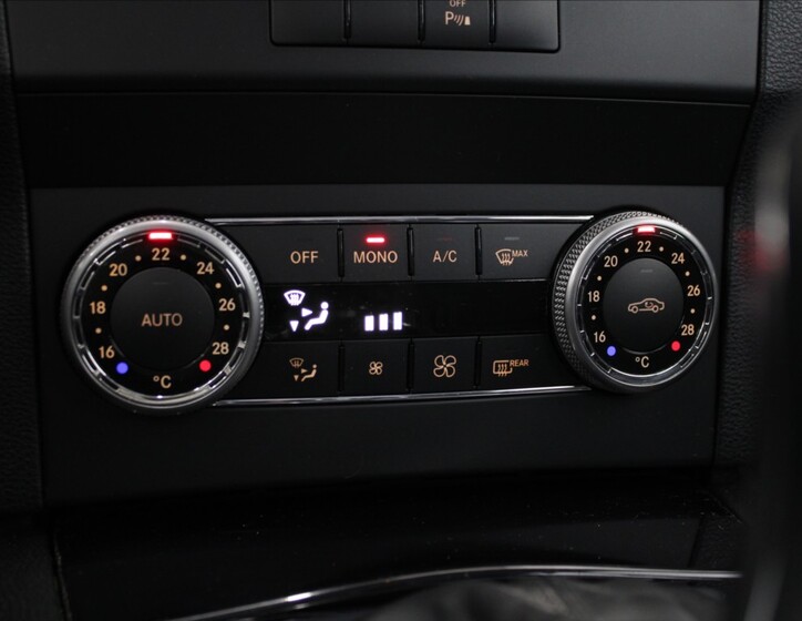 Mercedes-Benz GLK 13