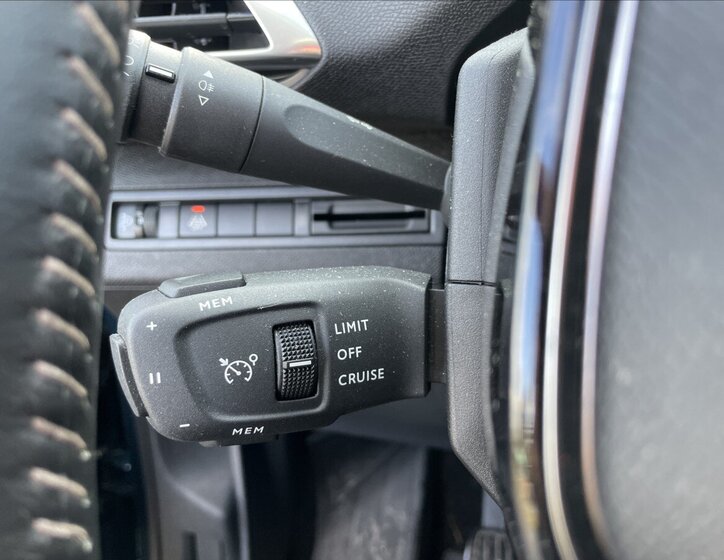 Peugeot 3008 MPV 1,2 l 96 kw