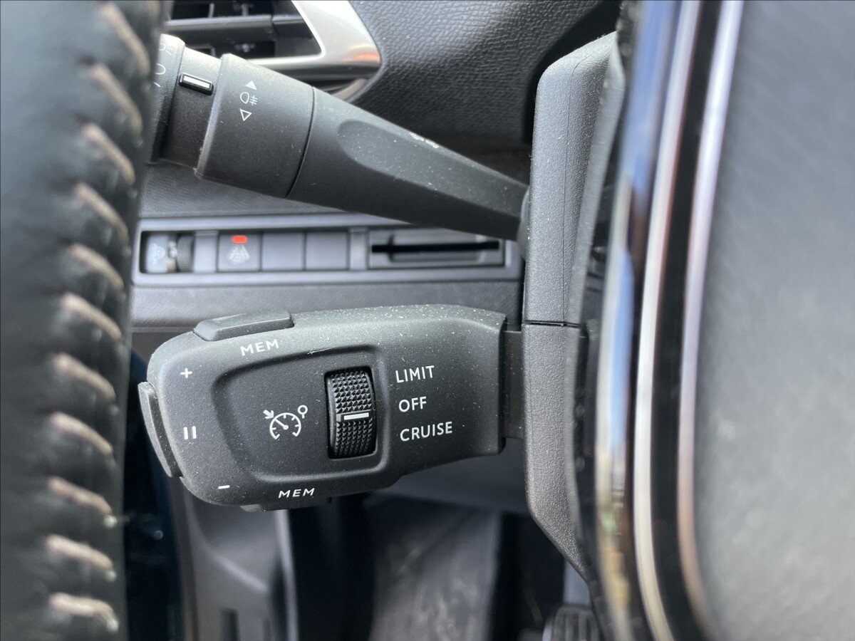 Peugeot 3008 MPV 1,2 l 96 kw