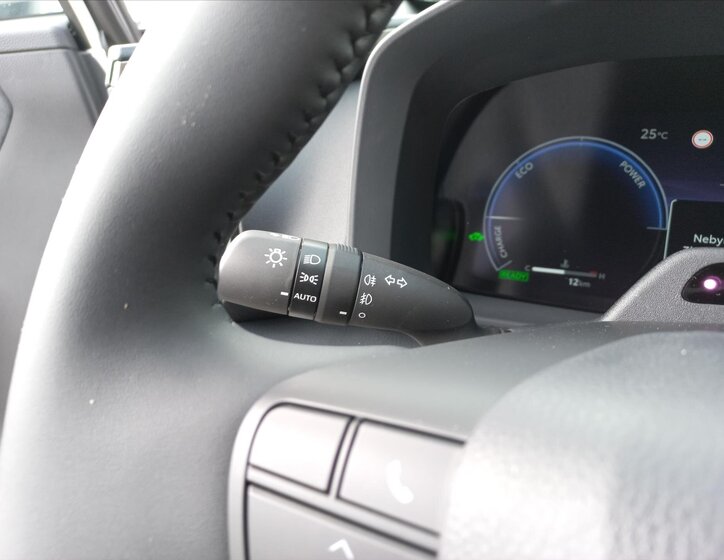 Toyota C-HR CUV 1,8 l 72 kw