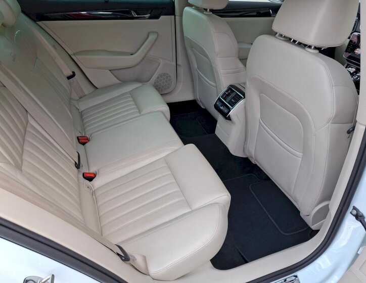 Škoda Superb Sedan / Limuzína 2,0 l 206 kw