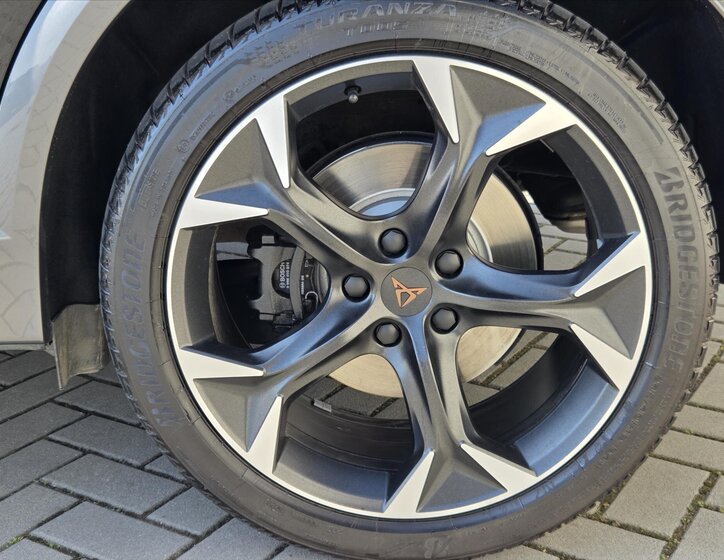 Cupra Formentor SUV / Terénní 2,0 l 180 kw