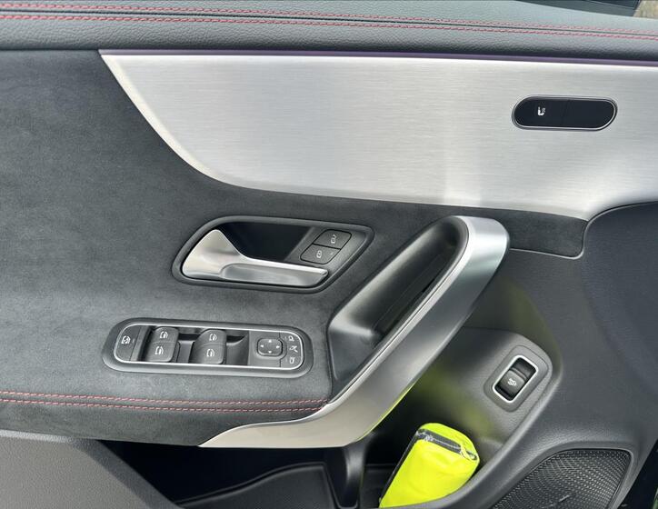 Mercedes-Benz CLA 12