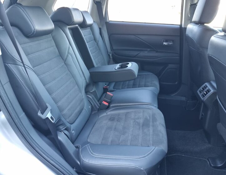 Mitsubishi Outlander SUV / Terénní 2,0 l 110 kw