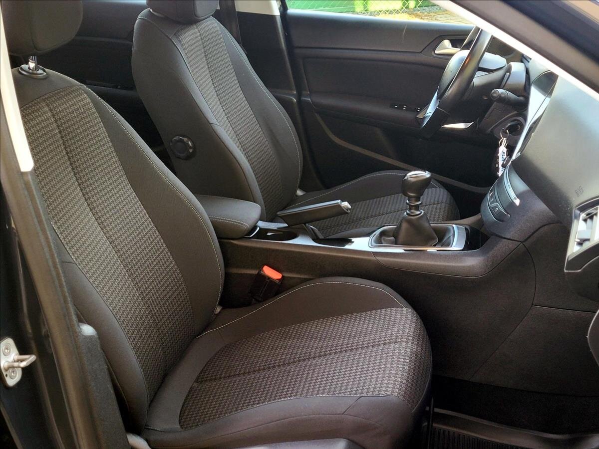 Peugeot 308 Hatchback 1,5 l 75 kw