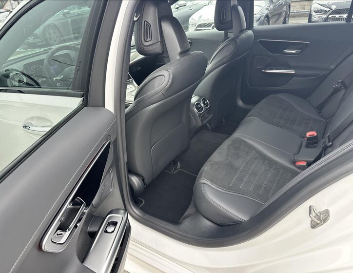 Mercedes-Benz Třídy C Sedan / Limuzína 2,0 l 145 kw