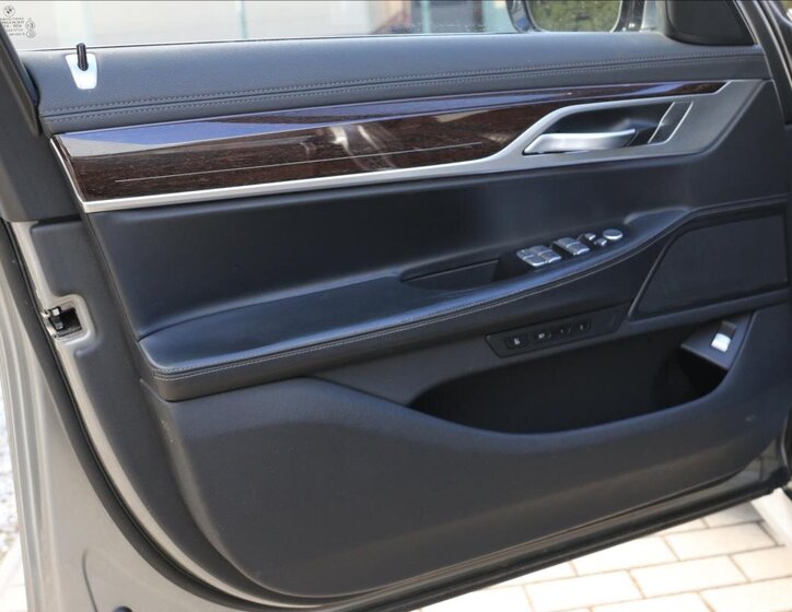 BMW Řada 7 Sedan / Limuzína 3,0 l 294 kw
