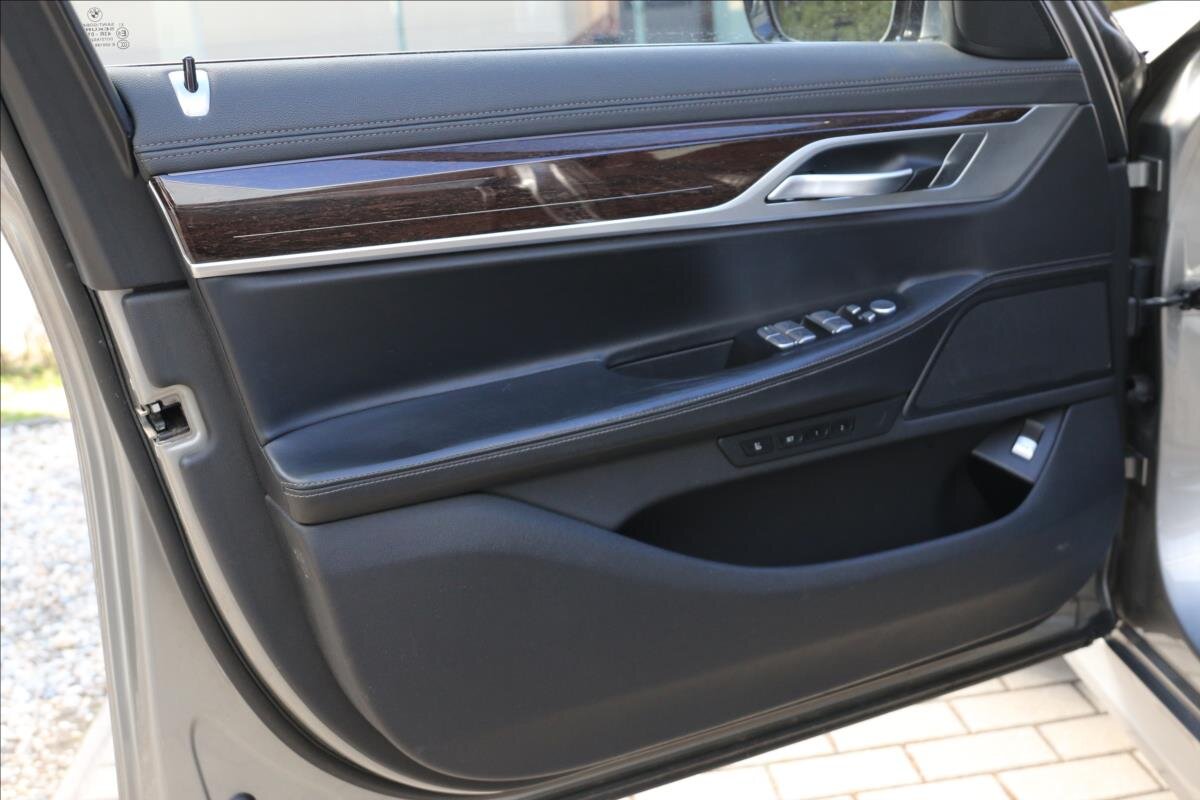BMW Řada 7 Sedan / Limuzína 3,0 l 294 kw