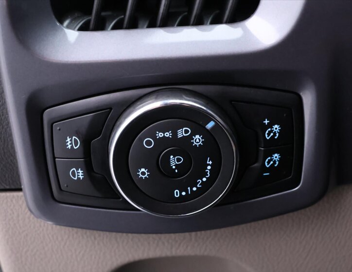 Ford Tourneo Custom Kombi 2,0 l 96 kw