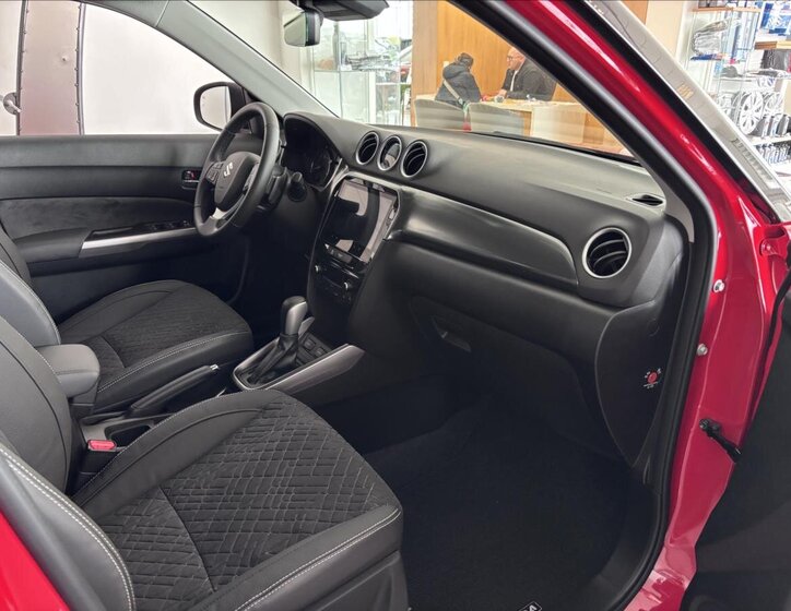 Suzuki Vitara SUV / Terénní 1,4 l 81 kw