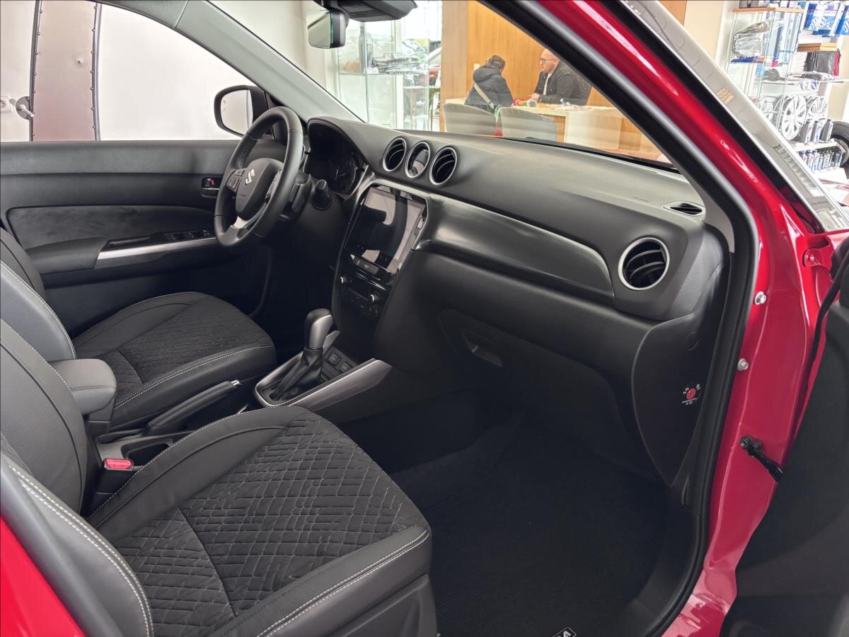 Suzuki Vitara SUV / Terénní 1,4 l 81 kw
