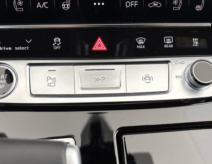 Audi A8 Sedan / Limuzína 3,0 l 210 kw