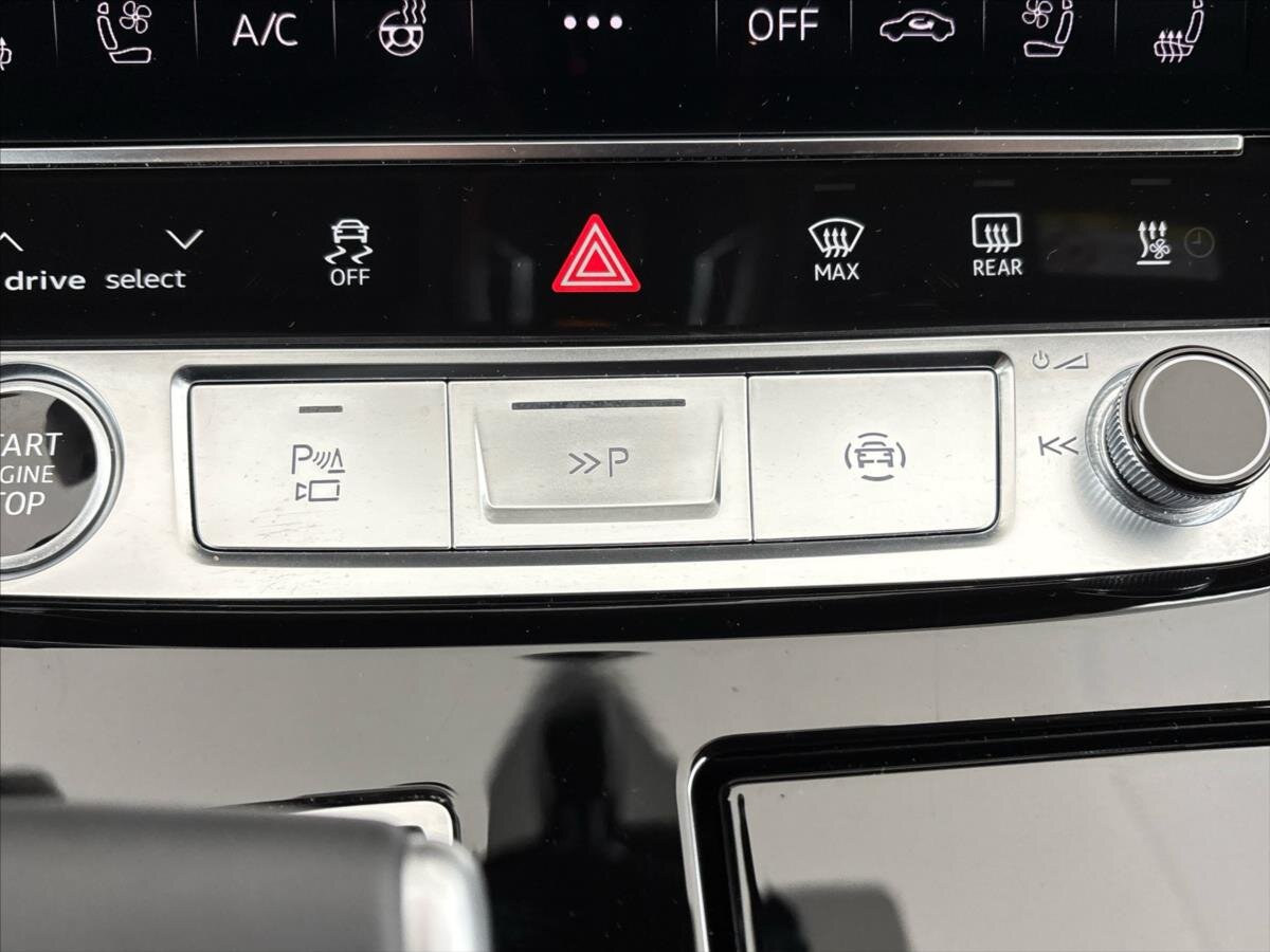 Audi A8 Sedan / Limuzína 3,0 l 210 kw