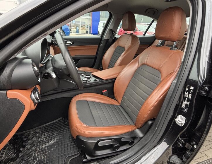 Alfa Romeo Giulia Sedan / Limuzína 2,1 l 132 kw