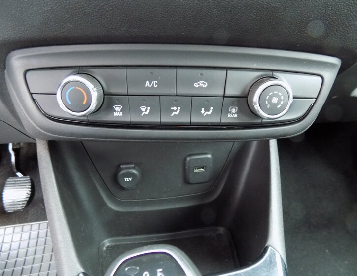 Opel Crossland X SUV 1,2 l 60 kw