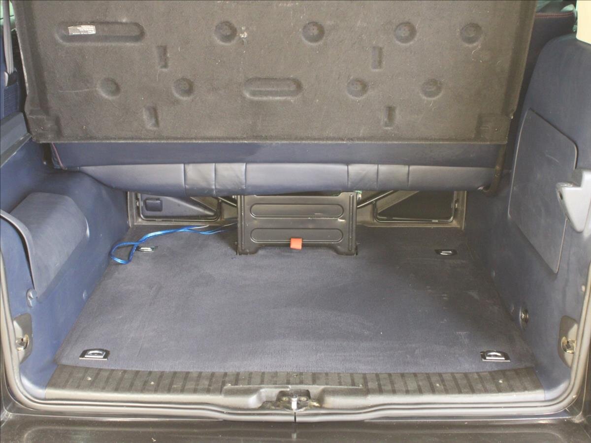 Volkswagen Caravelle Kombi 2,5 l 111 kw