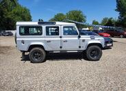 Land Rover Defender 4