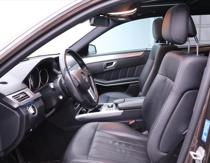 Mercedes-Benz Třídy E 12