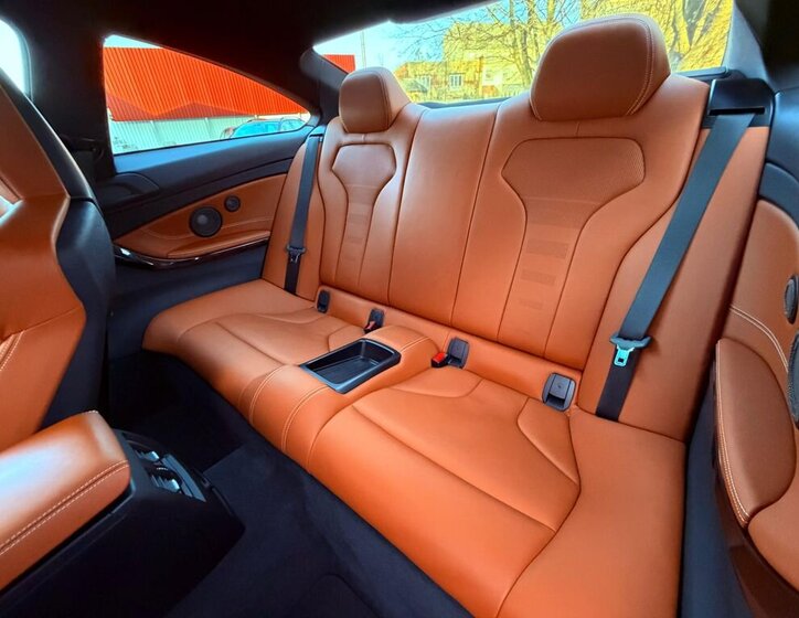 BMW M4 Kupé 3,0 l 317 kw