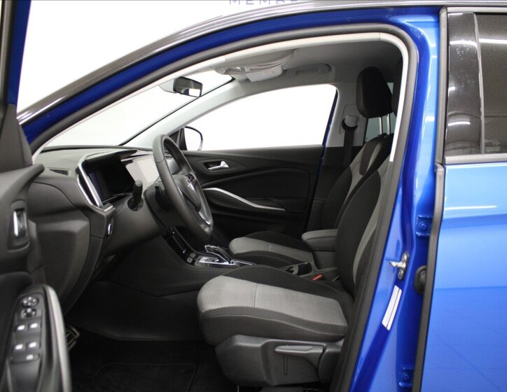 Opel Grandland SUV / Terénní 1,2 l 96 kw